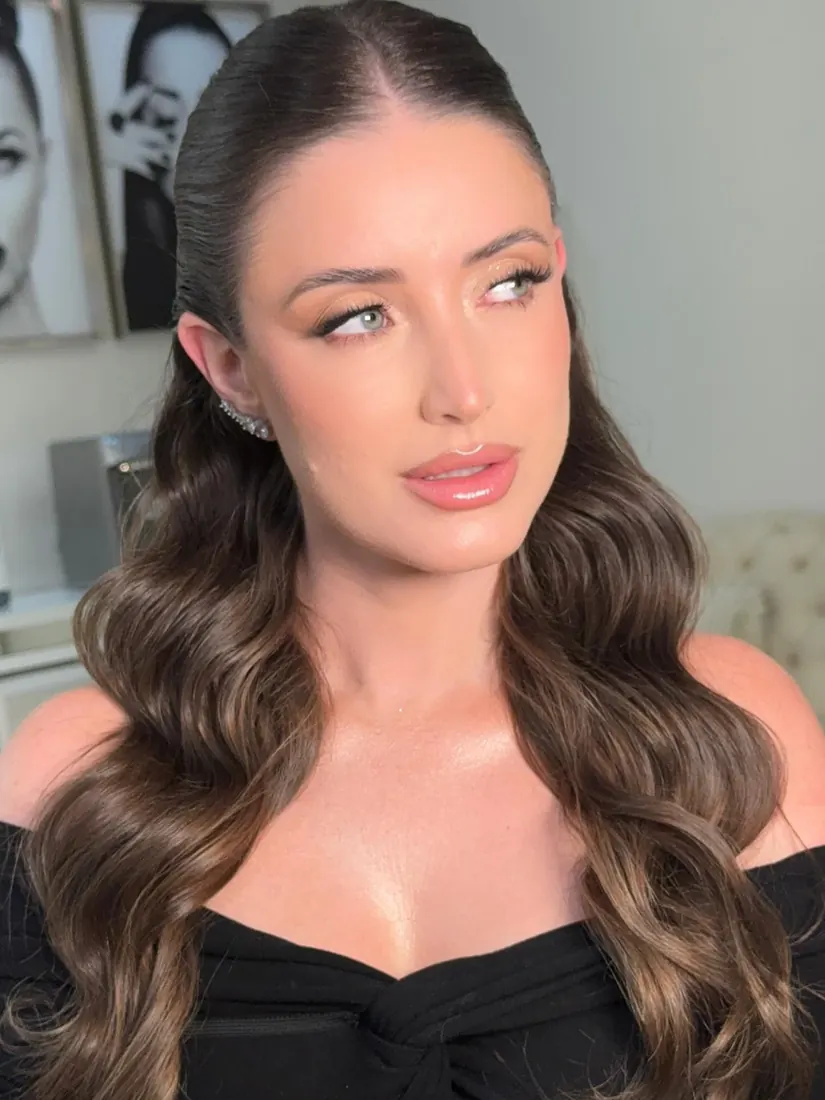 Ondas soltas com penteado semi preso