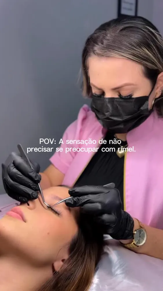 Procedimento estético no olhar feito pela Silvana